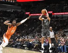 九游体育-菲尼克斯太阳豪取连胜备战意大利杯加时末段斯图加特官宣签约，媒体一致点评：深圳男篮调整名单